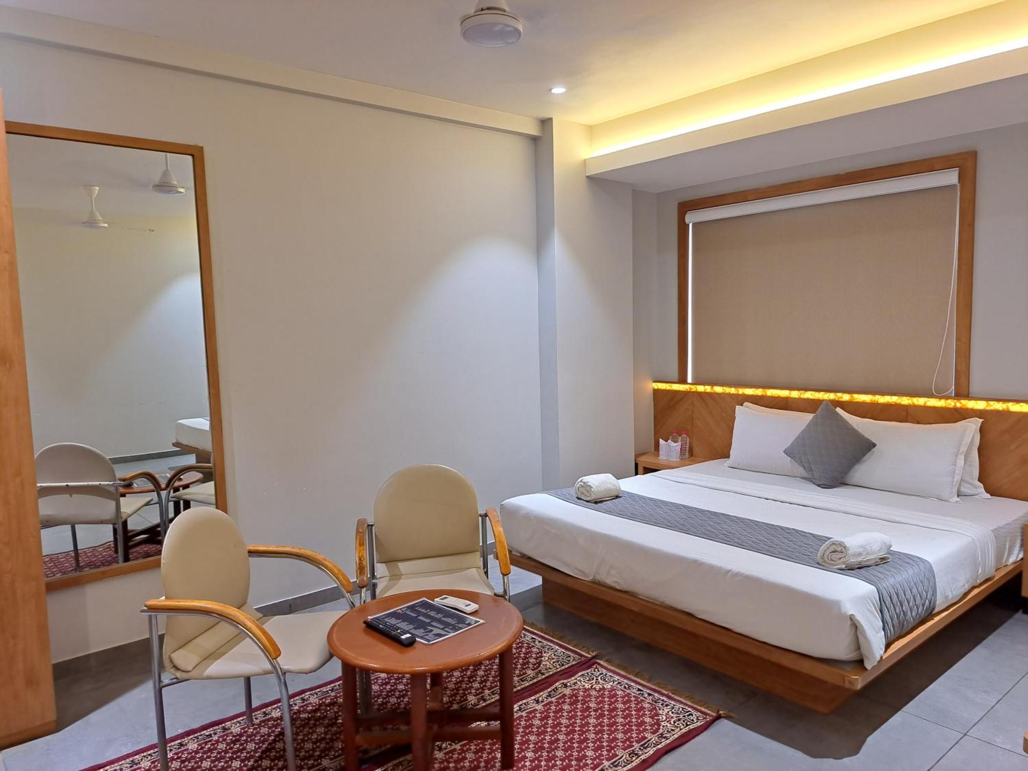 Hotel Om Somnāth Chambre photo